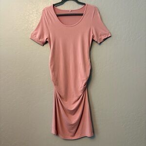⭐️Boutique pink short sleeve stretchy knee length maternity dress size medium